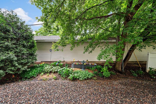 5650 Boone Avenue N 120, New Hope, MN 55428