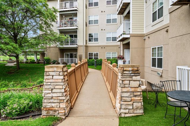 5650 Boone Avenue N 120, New Hope, MN 55428