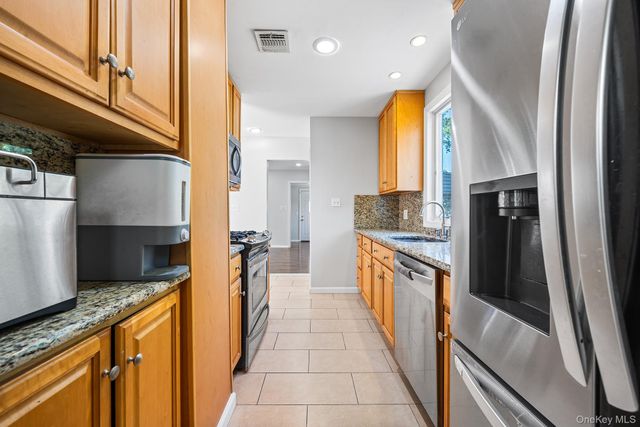 6005 168th Street, Fresh Meadows, NY 11365
