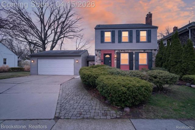 1802 W Farnum Avenue, Royal Oak, MI 48067
