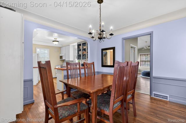 1802 W Farnum Avenue, Royal Oak, MI 48067