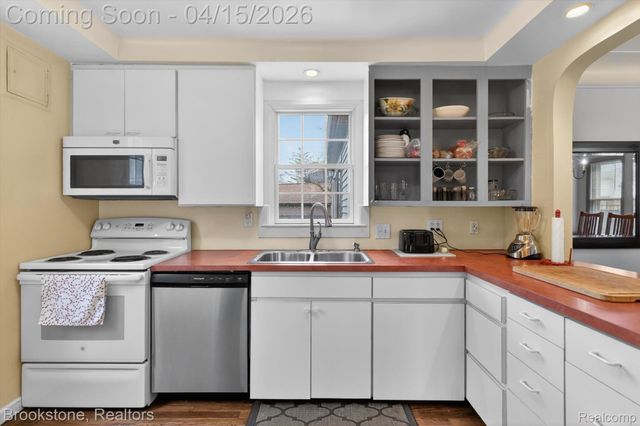 1802 W Farnum Avenue, Royal Oak, MI 48067