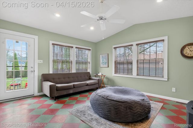 1802 W Farnum Avenue, Royal Oak, MI 48067