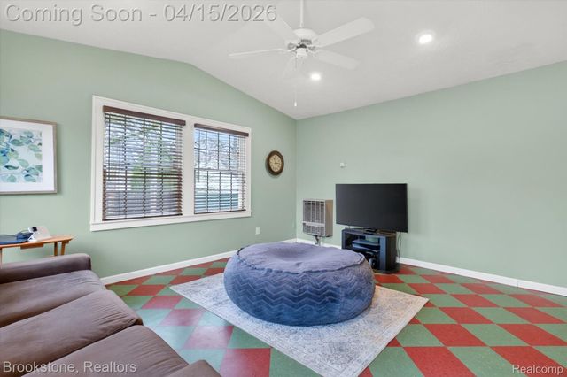 1802 W Farnum Avenue, Royal Oak, MI 48067