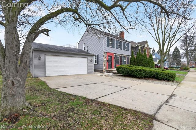 1802 W Farnum Avenue, Royal Oak, MI 48067