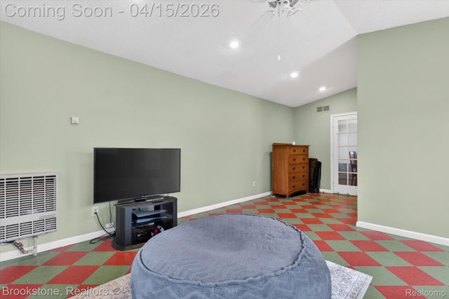 1802 W Farnum Avenue, Royal Oak, MI 48067