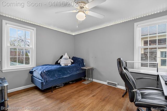 1802 W Farnum Avenue, Royal Oak, MI 48067