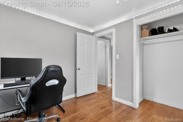 1802 W Farnum Avenue, Royal Oak, MI 48067