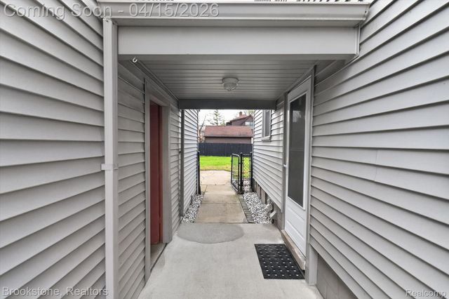 1802 W Farnum Avenue, Royal Oak, MI 48067
