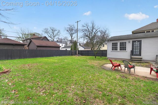 1802 W Farnum Avenue, Royal Oak, MI 48067