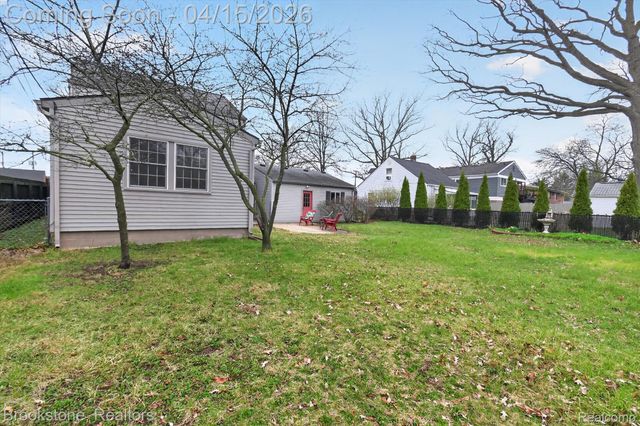 1802 W Farnum Avenue, Royal Oak, MI 48067