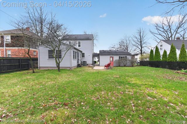 1802 W Farnum Avenue, Royal Oak, MI 48067