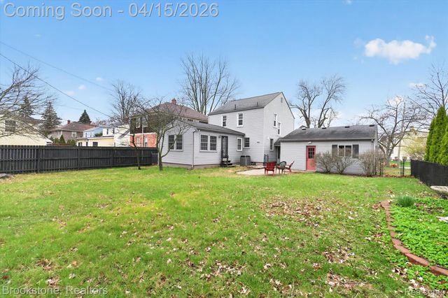 1802 W Farnum Avenue, Royal Oak, MI 48067