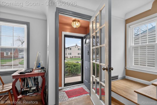 1802 W Farnum Avenue, Royal Oak, MI 48067