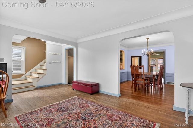 1802 W Farnum Avenue, Royal Oak, MI 48067
