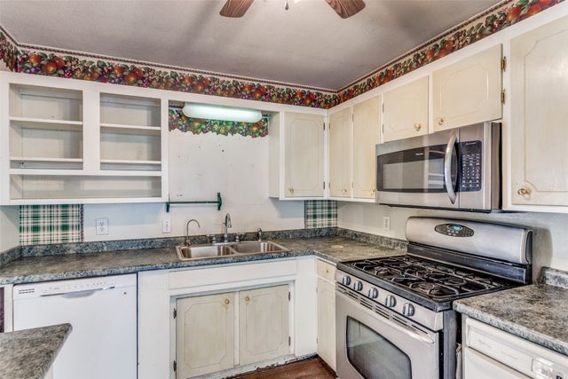 209 Teeter Drive, Crowley, TX 76036