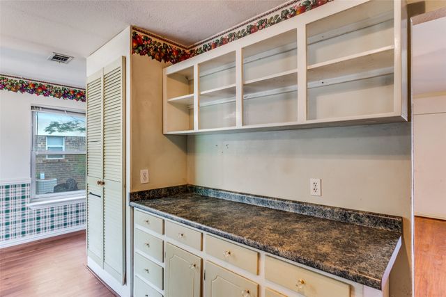 209 Teeter Drive, Crowley, TX 76036