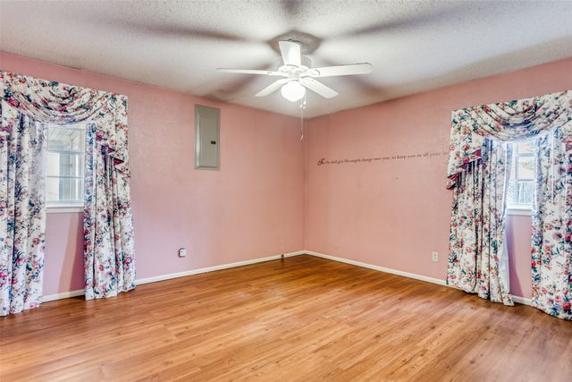 209 Teeter Drive, Crowley, TX 76036