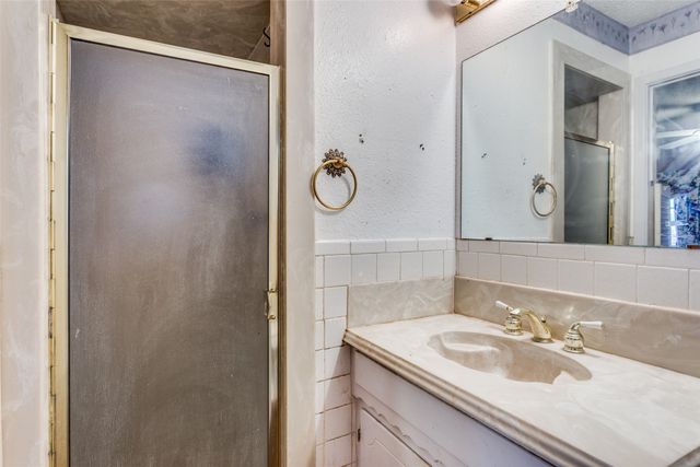 209 Teeter Drive, Crowley, TX 76036