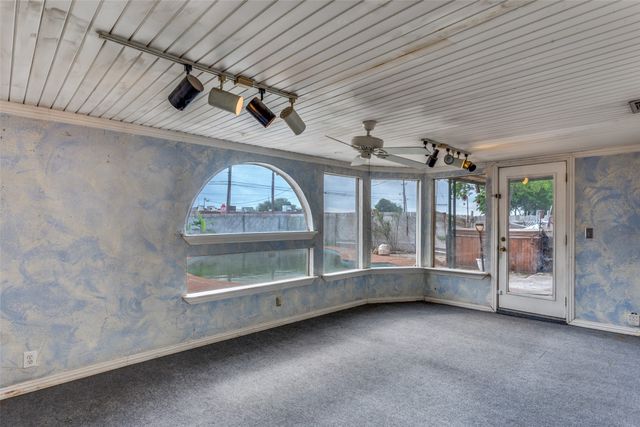 209 Teeter Drive, Crowley, TX 76036