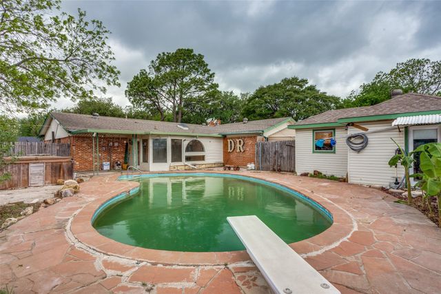 209 Teeter Drive, Crowley, TX 76036