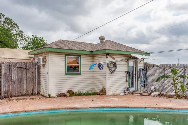 209 Teeter Drive, Crowley, TX 76036