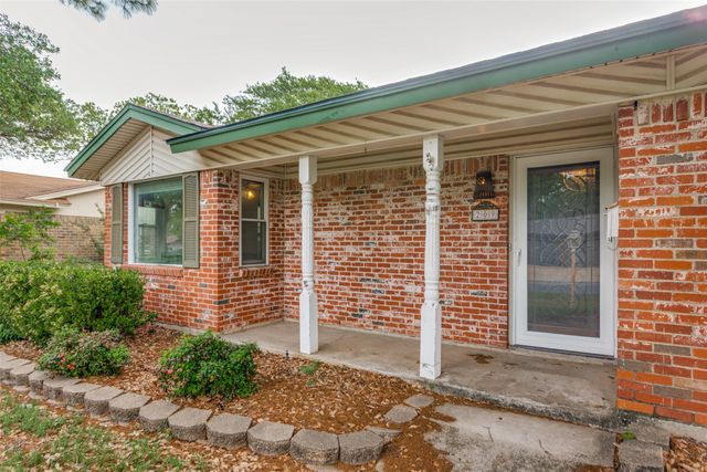 209 Teeter Drive, Crowley, TX 76036