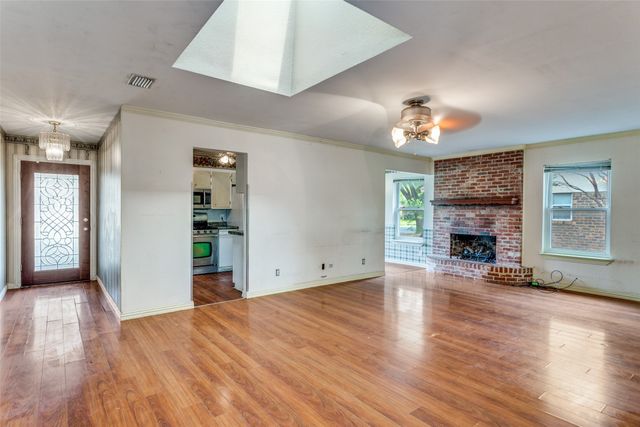 209 Teeter Drive, Crowley, TX 76036