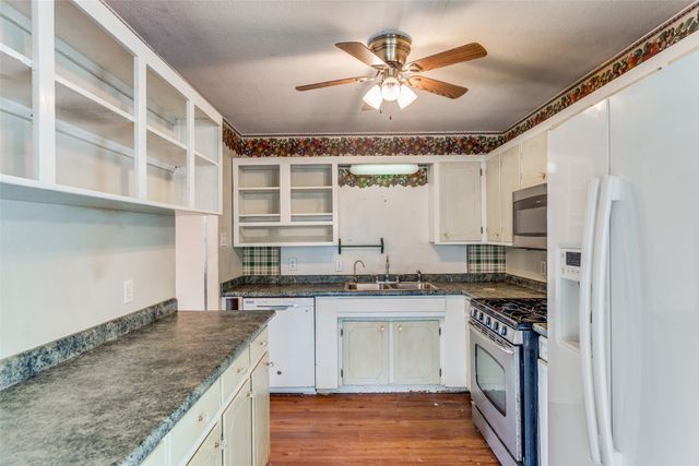 209 Teeter Drive, Crowley, TX 76036