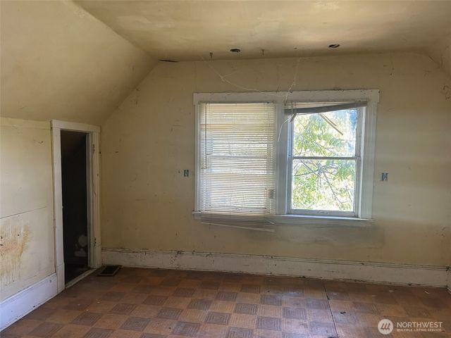 5247 Brooklyn Avenue NE, Seattle, WA 98105