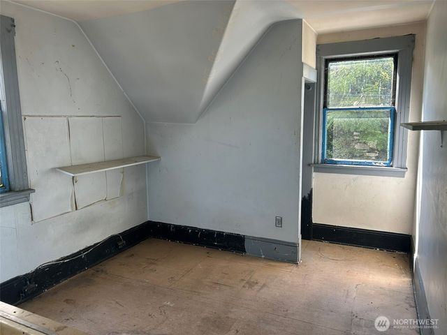 5247 Brooklyn Avenue NE, Seattle, WA 98105