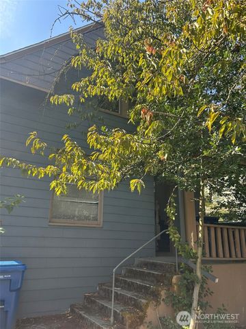 5247 Brooklyn Avenue NE, Seattle, WA 98105