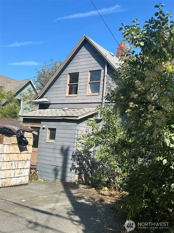 5247 Brooklyn Avenue NE, Seattle, WA 98105
