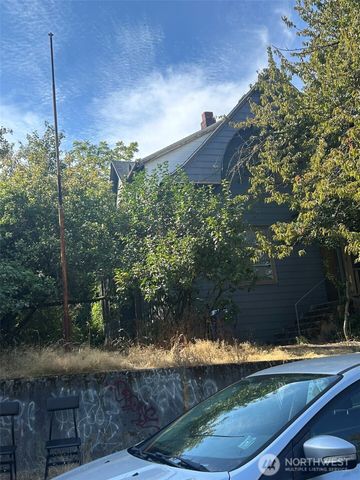 5247 Brooklyn Avenue NE, Seattle, WA 98105