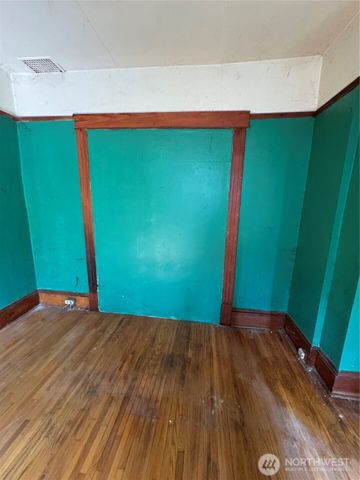 5247 Brooklyn Avenue NE, Seattle, WA 98105