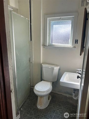 5247 Brooklyn Avenue NE, Seattle, WA 98105