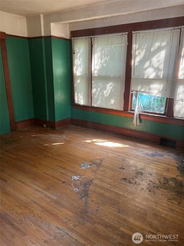 5247 Brooklyn Avenue NE, Seattle, WA 98105