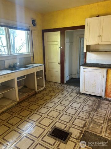 5247 Brooklyn Avenue NE, Seattle, WA 98105