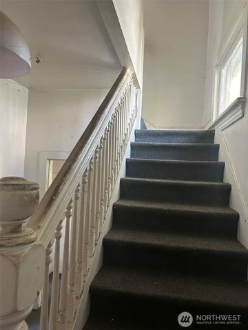 5247 Brooklyn Avenue NE, Seattle, WA 98105