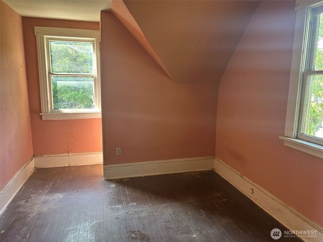 5247 Brooklyn Avenue NE, Seattle, WA 98105