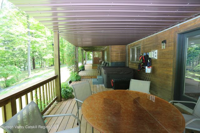 29 Ambassador Court, Athens, NY 12015