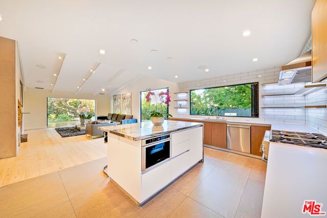 9038 MEREDITH Place, Beverly Hills, CA 90210