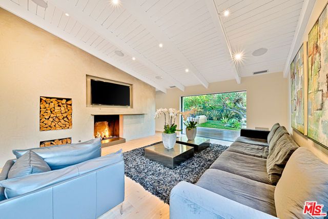 9038 MEREDITH Place, Beverly Hills, CA 90210