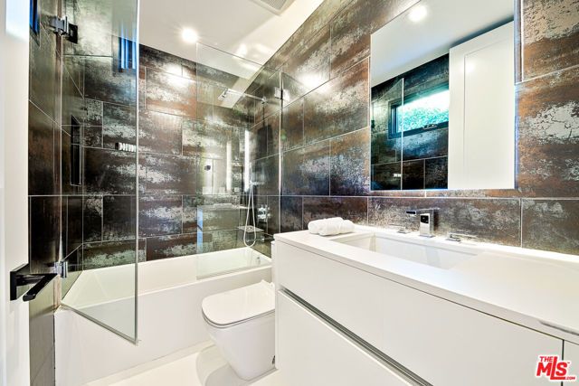 9038 MEREDITH Place, Beverly Hills, CA 90210
