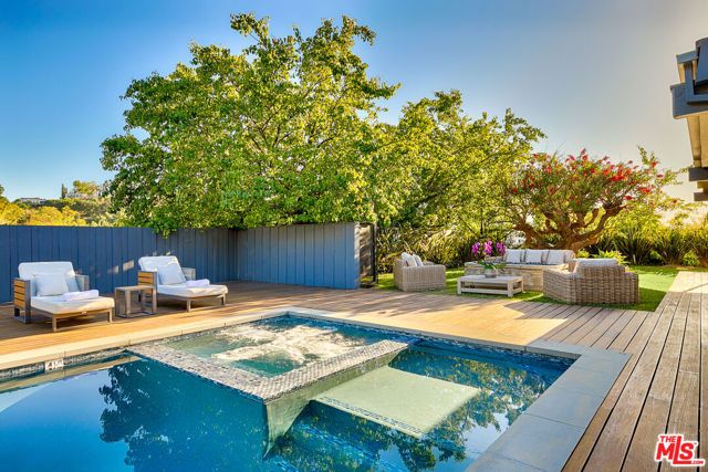 9038 MEREDITH Place, Beverly Hills, CA 90210