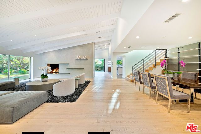 9038 MEREDITH Place, Beverly Hills, CA 90210