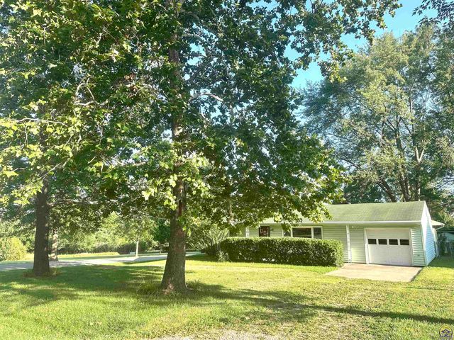 1105 NW Sunset LN, Topeka, KS 66618