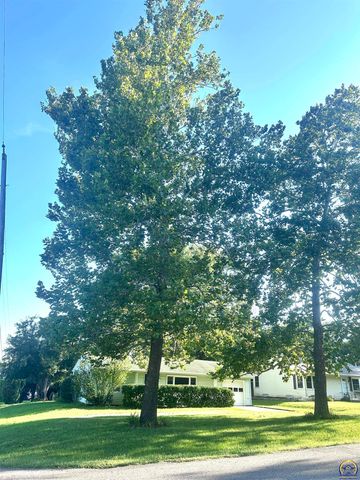 1105 NW Sunset LN, Topeka, KS 66618