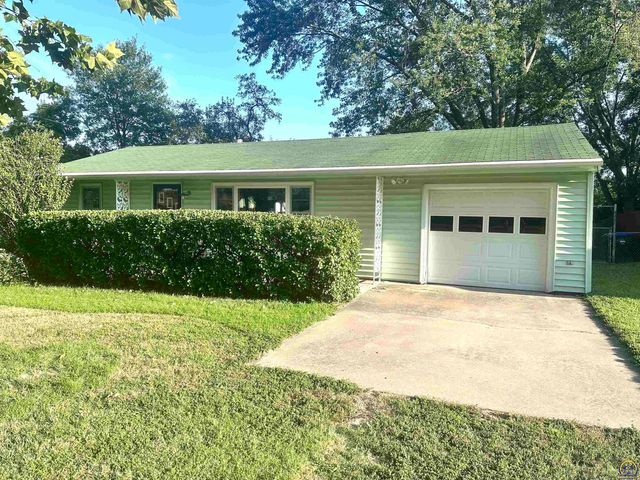 1105 NW Sunset LN, Topeka, KS 66618