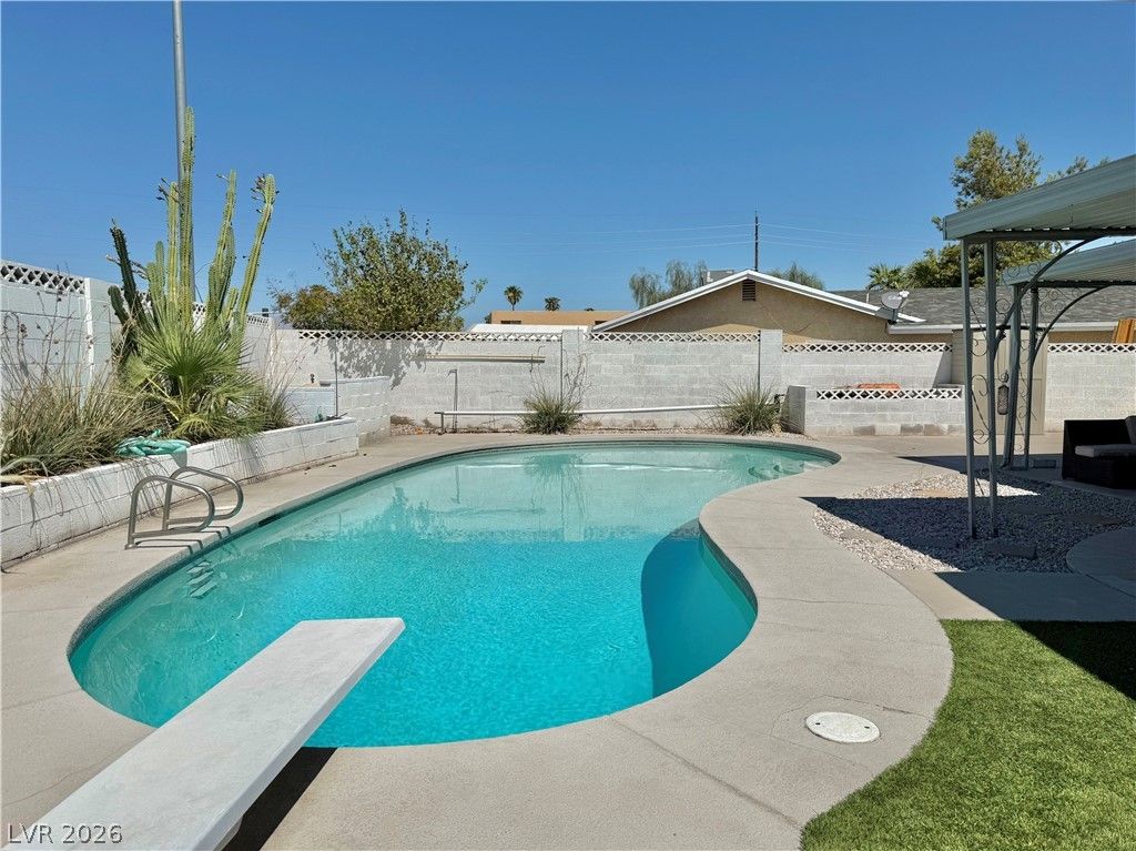 3000 LIBERTY Circle, Las Vegas, NV 89121 — photo 2